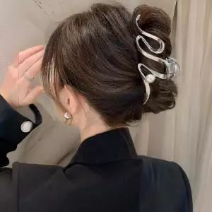 [다잇템]여성 큰사이즈 진주 헤어 물결라인 집게핀 (31732628A)