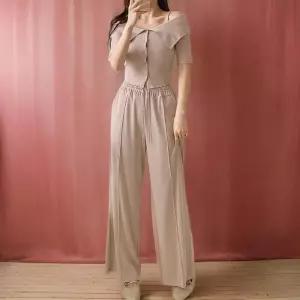 [신상오픈런]여성 오프숄더 크롭 카라 니트와 와이드 팬츠 조화 세트 (32328173)