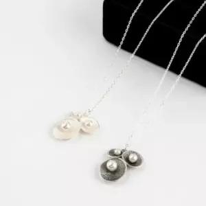 [다잇템]여자 30대 진주장식 유니크핏 조개 은 목걸이 (29985379A)