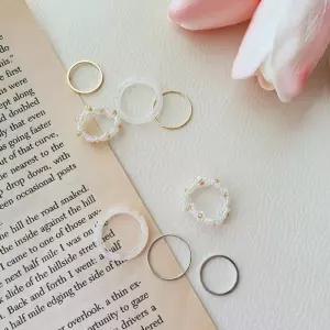 [다잇템]여자 꽃무늬 실버 금색 흰색 비즈 세트 반지 (10411869A)