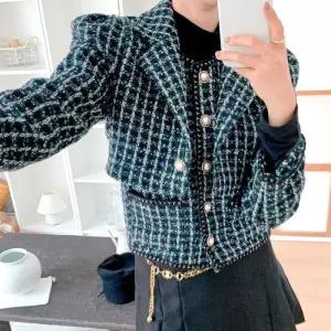 [신상오픈런]여성 크롭 트위드 자켓 진주 버튼 조끼 투피스 세트 (41993100)