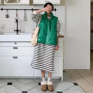 [다잇템]여자 폴라넥 그런지 오리털 멀티포켓 패딩조끼 (11230761A)