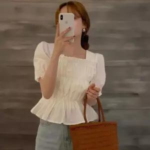 [신상오픈런]여성 퍼프 소매 숏 블라우스 스퀘어넥 셔링 디자인 (38284014)