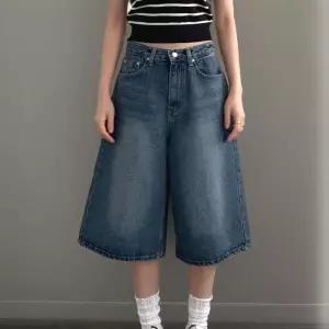 [신상오픈런]여성 A라인 워싱 데님 7부 반바지 (33265513)