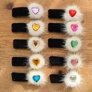 [신상오픈런]밍크퍼 오로라 하트 똑딱핀 미니 겨울악세서리 벨벳핀 (28932822)