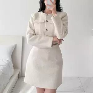 [신상오픈런]속안감 누빔 라운드넥 크롭 겨울자켓 미니스커트 세트 (28932788)