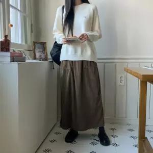 [신상오픈런]코듀로이스커트 허리밴딩 백슬릿 루즈핏 면치마 (29414754)