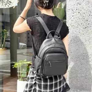 [신상오픈런]여성용 블랙 가죽 미니 백팩 스트리트 패션 태블릿 수납 (38293488)