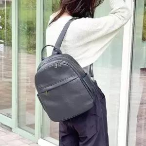 [신상오픈런]여성용 블랙 가죽 태블릿 수납 백팩 지퍼형 (38293479)