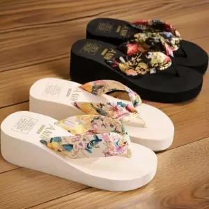 [신상오픈런]여성용 플라워 디자인 EVA 높이증가 통굽 슬리퍼 여름 샌들 (32331305)