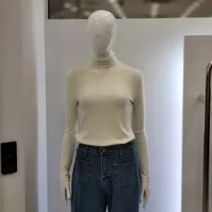 꼼빠니아부드러운 기본 목폴라 티셔츠 CAEW9 WKL900 110_YS