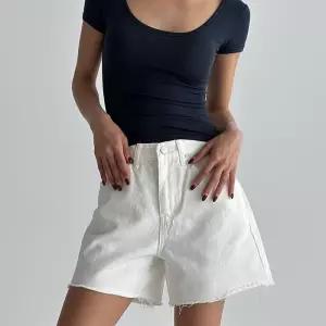 여성 아이보리 컷팅 와이드 4부 코튼 여름 반바지 (36848254)
