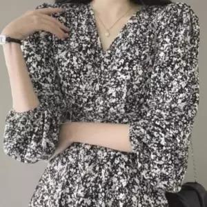 [신상오픈런]여성용 사랑스러운 플라워 패턴 랩형 트임 플레어 미니 드레스 (42297517)