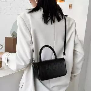 AN6066T acom 패션잡화 blue 여성 락스터드 핸드폰 클러치백 백팩