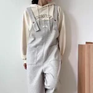 [신상오픈런]여성 라벨 두포켓 멜빵 일자 와이드핏 가을 점프수트 (41993102)