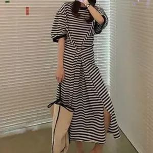 [의류] 스트라이프 허리 조임단추 반팔 롱원피스 밑단트임