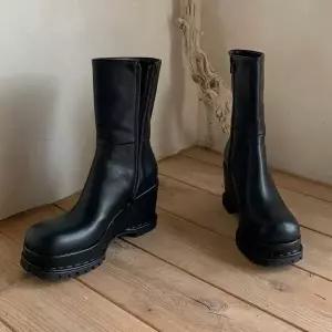 여자 통굽 웨지 미들부츠 가을 겨울 데일리 워커