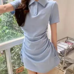 [하프클럽/]여성 일상 데이트룩 세련된 셔링 슬림핏 카라넥 반팔 미니 드레