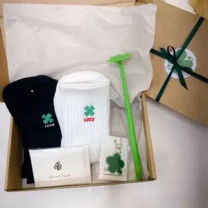 네잎클로버 행운 굿럭 선물세트 양말 키링 볼펜 카드 구성 시험 수능 응원 감사리본포장 추천 고급 의미있