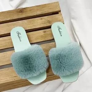 [라일리] Rly 퍼 포근한 여성 겨울 용 슬리퍼 사무실 실내화