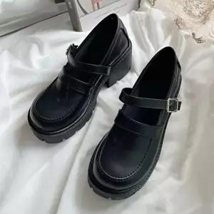 [옷자락]여자 베이직 통굽 플랫폼 메리제인 스트랩 슈즈