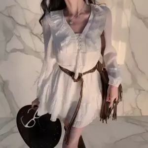 여성 브이넥 퍼프 소매 프릴 미니 드레스