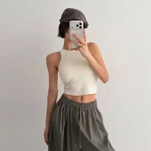 [신세계라이브쇼핑][옷자락] 여자 힙한 슬림 캡내장 라운드 골지 민소매 크롭 나시