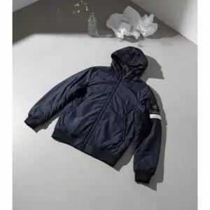 스톤아일랜드 40823 크링클랩스 리사이클 나일론 TC 후드 블루종 V0020