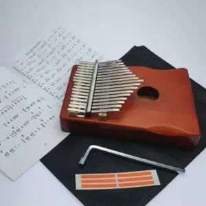 칼림바선물 코드각인 휴대용 손가락피아노핑거 악기 우드 원목 나무 미니 고급 엄지