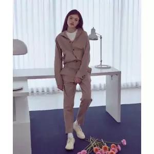 벤시몽 VIA BEN COLLABO JUMP SUIT - LIGHT BEIGE 423030