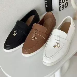 인기상품 소가죽 메탈 장식 로우힐 여성 로퍼 데일리 슈즈 6SS [WFM08KA_260307]