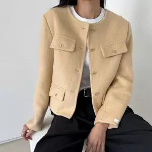 [신상오픈런]여성 핸드메이드 울 크롭 자켓 가을 겨울 라운드 디자인 (41992947)