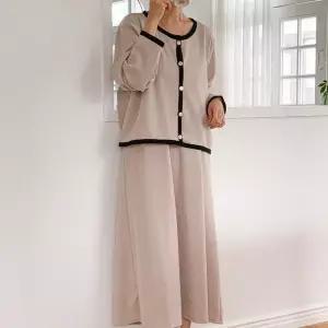 [신상오픈런]여성 배색 라운드넥 가디건과 끈 나시 롱원피스 세트 (41502933)