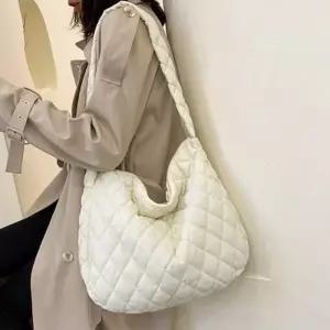 [신상오픈런]누빔가방 겨울 퀼팅 빅사이즈 흰색 크로스백 (30488541)