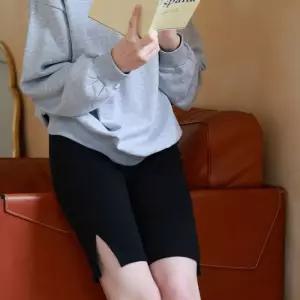 [다잇템]여자 레깅스팬츠 4부 트임 슬림핏 반바지 (14235466A)