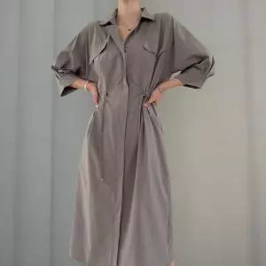 [신상오픈런]여성 지퍼 디테일 나그랑 허리 조임 롱드레스 (33265343)