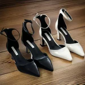 [신상오픈런]여성용 슬림 뾰족힐 스트랩 뮬 구두 (32349219)