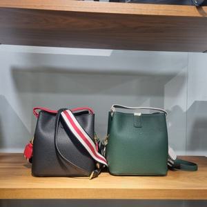 베네통/애플아울렛/투웨이 배색 스몰 버킷백/BCBGA1541