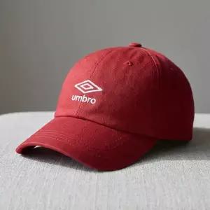 엄브로 UMBRO 에센셜 면 볼캡 UR123CCP11RED