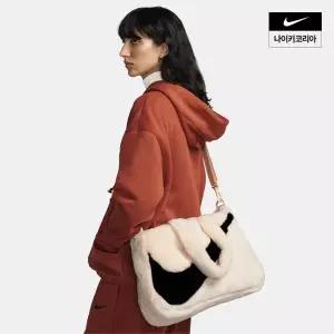 [국내매장판] 나이키 스포츠웨어 인조 퍼 토트백(10L) FB3050-838 218664
