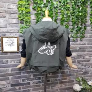 뒷면 패치 바람막이 후드 야상 조끼