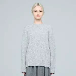 유닛알파카 블렌드 크루넥 케이블 버터컵 풀오버 UFKKCN418N