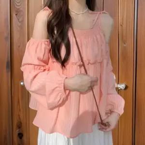 [신상오픈런]여성 프릴 디테일 오프숄더 캉캉 끈 나시 블라우스 (32330789)