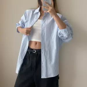 [신상오픈런]여성용 언발란스 힙커버 오버사이즈 스트라이프 포켓 셔츠 (33265457)