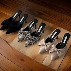 [신상오픈런]여성 하이힐 뱀프 리본 장식 뮬 7cm 둥근 앞코 구두 (32349220)