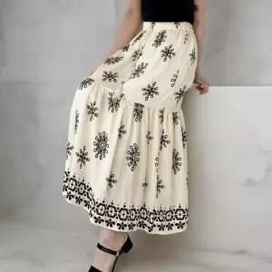 [다잇템]여성 티어드 나염 마원단 고무줄 테슬 롱스커트 (38969100A)