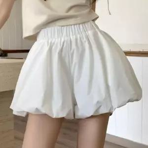 [다잇템]여자 검정 고무줄 흰색 잔주름 귀여운 반바지 (38564306A)