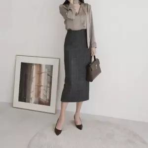 [신상오픈런]여성용 겨울 출근 H라인 체크 롱스커트 빅사이즈 슬릿 디자인 (42519835)