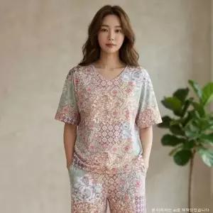 [롯데백화점]비비안 폴리스판 플라워나염 반팔 여성 상의  -BS(EZ1964)