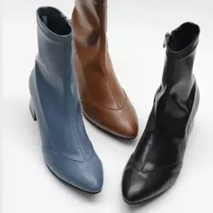 여자 일상룩 중간힐 코지 양말 편한 앵클부츠